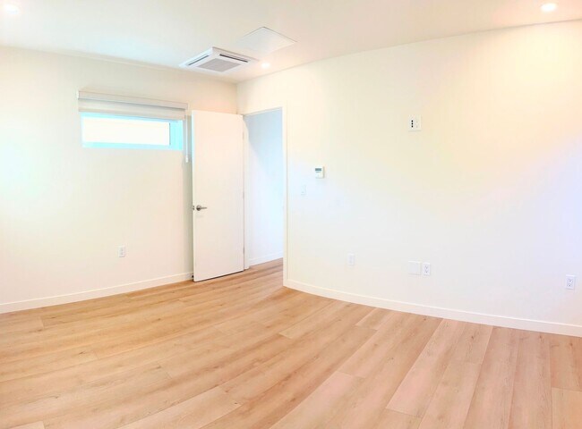 Building Photo - Idaho (Apfeld)