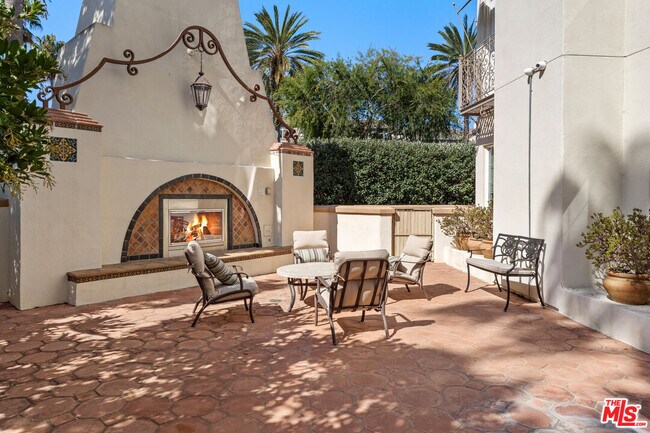 Building Photo - 5935 Playa Vista Dr