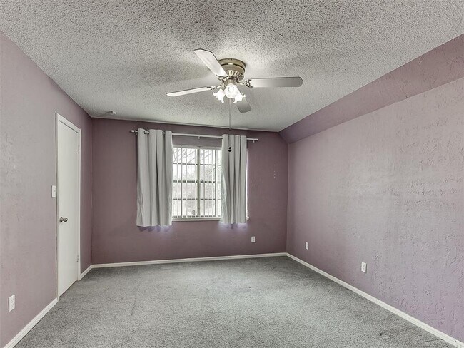 Building Photo - 1703 E Lindsey St