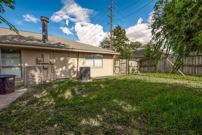 Building Photo - 3906 Quiet Pl Dr