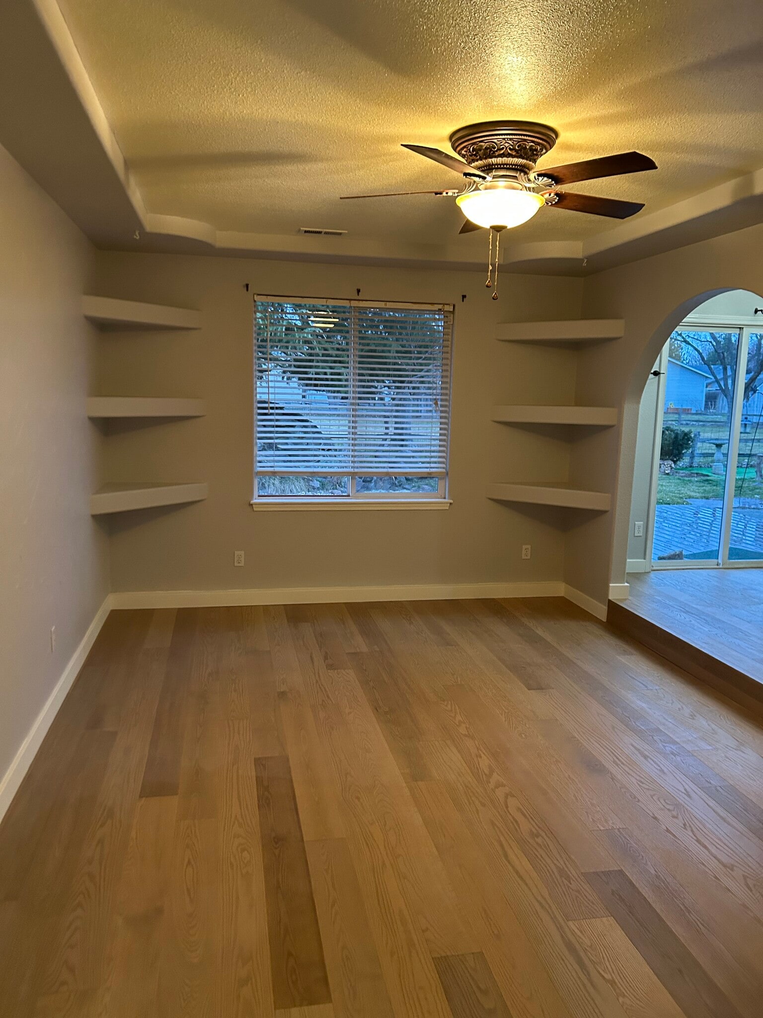 Building Photo - 3720 E Presidential Dr