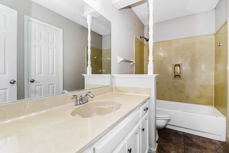 Building Photo - 4055 Delgate Cove