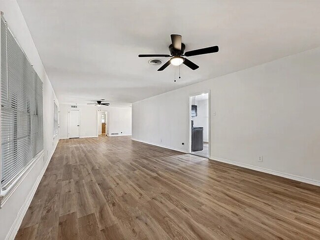 Building Photo - 116 Vandenburg Dr