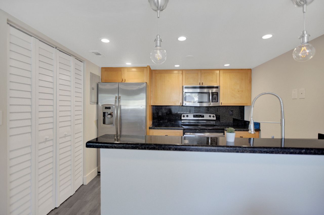 Building Photo - 6870 SW 45th Ln