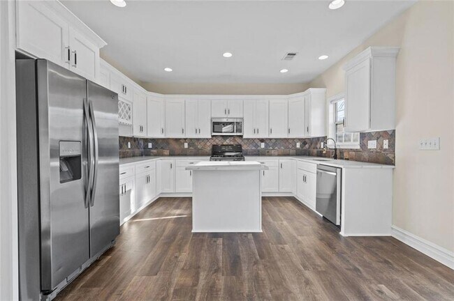 Building Photo - 4831 Edinburgh Dr
