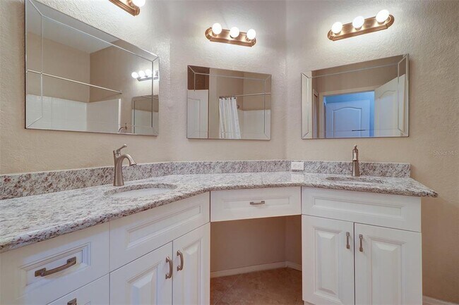 Building Photo - 2765 Via Cipriani St