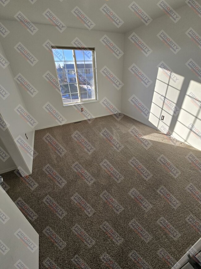 Building Photo - Single Family Home with 4 Bedrooms