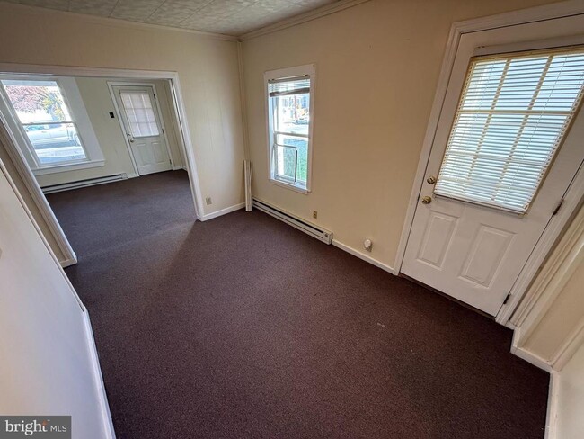 Building Photo - 204 E Portland St