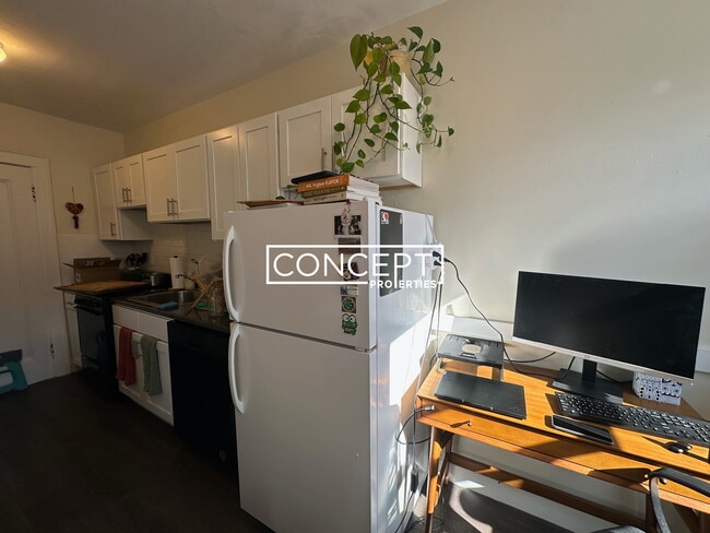 Building Photo - 2045 Commonwealth Ave