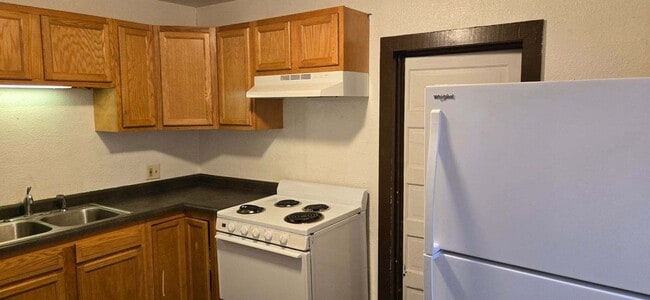 Building Photo - 410 8th St N