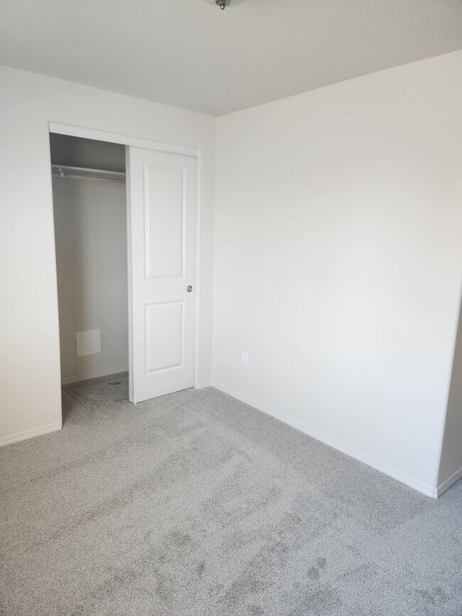 Building Photo - Beautiful brand new 3 bed 2 bath home in the Shadow Glenn Subdivision, just off Linden and Middle...
