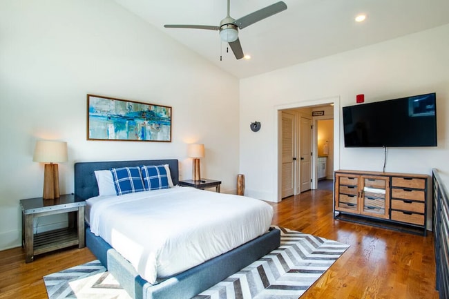 Building Photo - 205 Mews Way