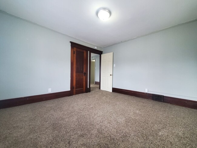 Building Photo - FOR RENT- 416 Riehl-Newly Remodeled! Pets ...