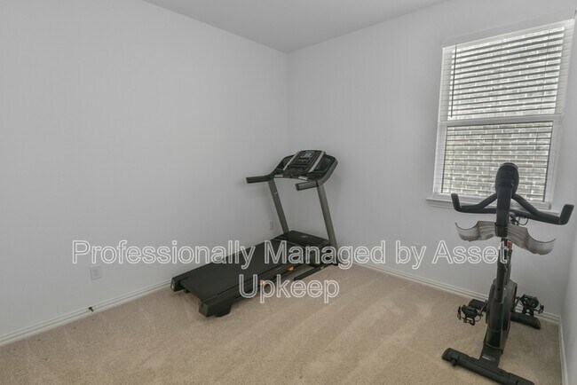 Building Photo - 702 Charity Dr