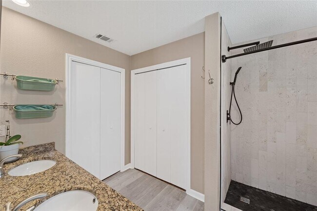 Building Photo - 13314 Briar Hollow Dr