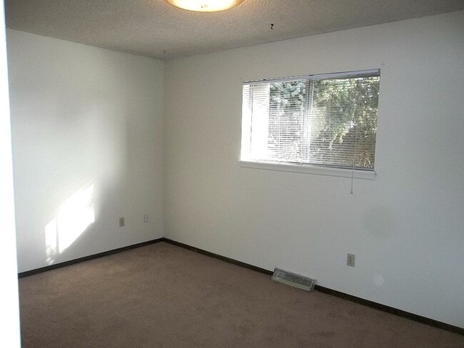 Building Photo - Charming Home Near the Foothills