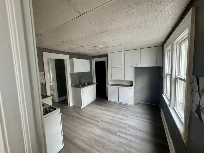 Building Photo - 153 Fernwood Ave