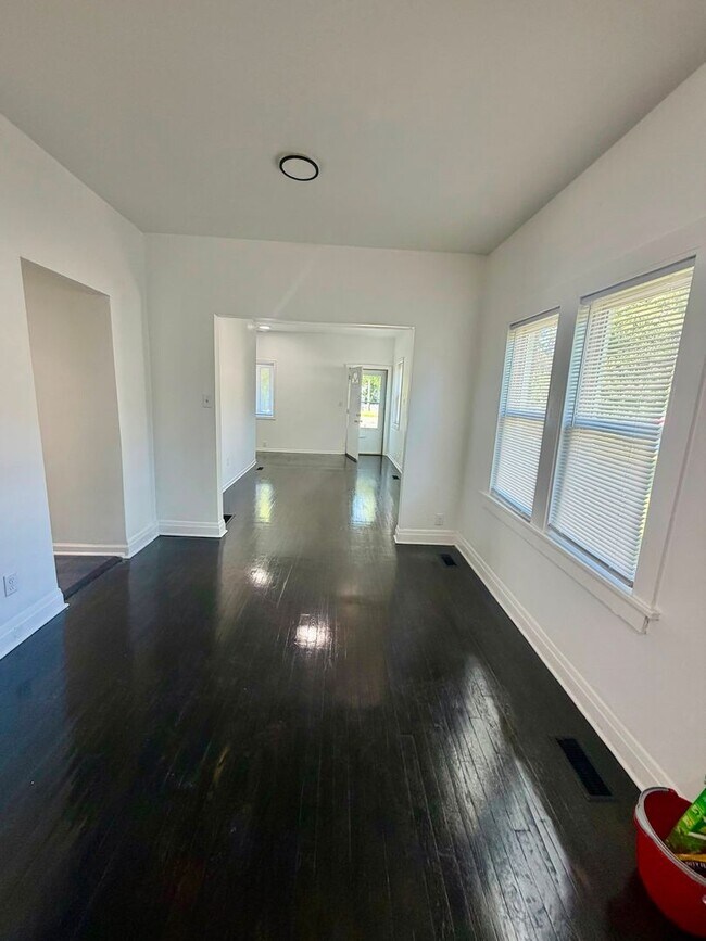Building Photo - Newly Renovated 3 Bedroom • 1 Bathroom Home