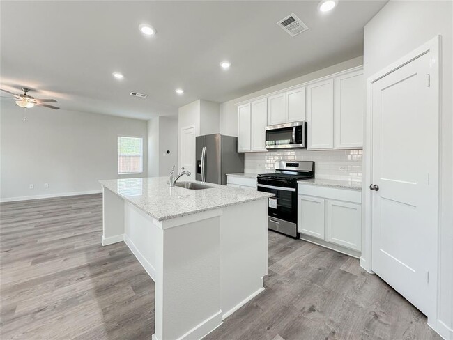 Building Photo - 7806 Alset Dr