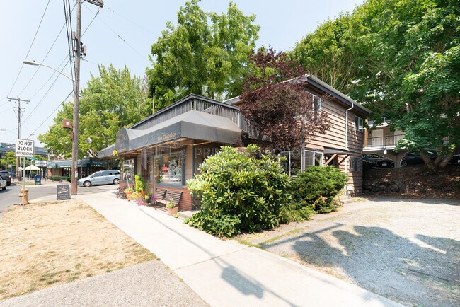 Building Photo - 7810 East Green Lake Dr N