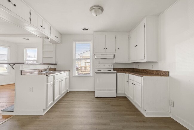 Building Photo - 107 S 9th Ave