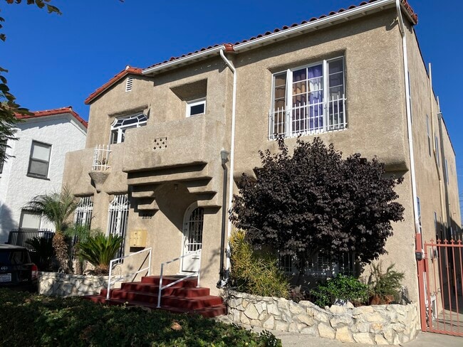 Building Photo - 2818 S Bronson Ave