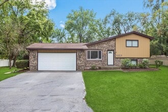 Building Photo - 33W067 Bonnie St