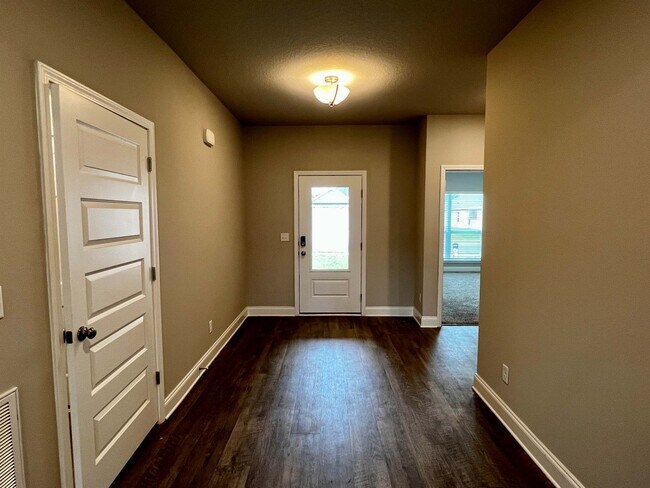 Building Photo - 10498 S Redland St