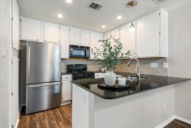 Building Photo - 1748 Ohlen Rd