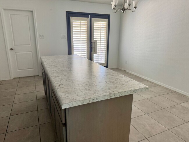 Building Photo - Three Bedroom Two Bath San Luis Home in Los Mezsquites