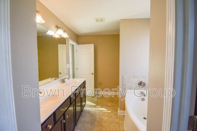 Building Photo - 6023 Daybrook Ct