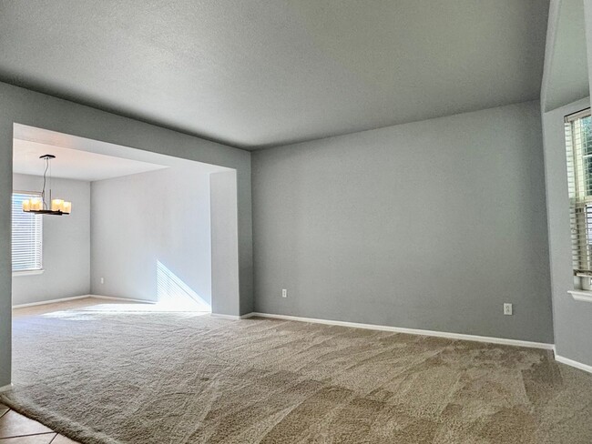 Building Photo - Spacious, Highlands Ranch Home Featuring 4...