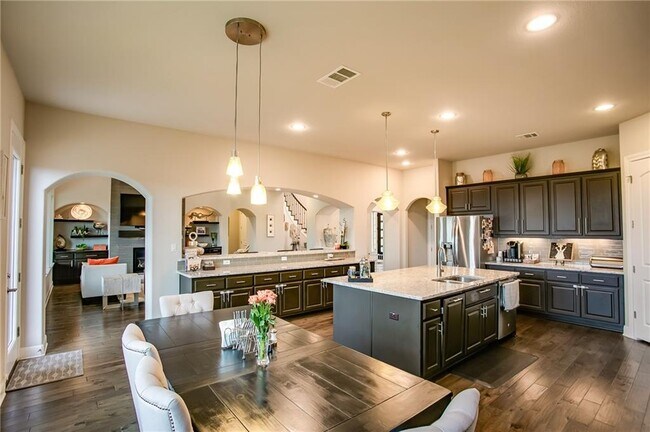 Building Photo - 2236 Long Bow Dr