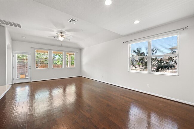 Building Photo - 351 Wincliff Dr