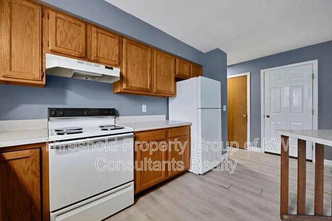 Building Photo - 5809-5811 Pepperwood Court