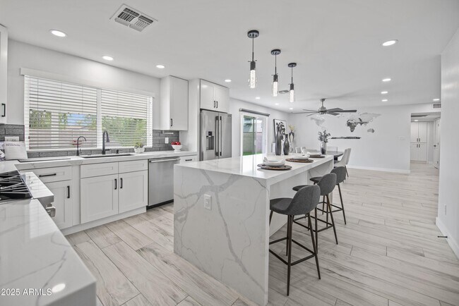 Building Photo - 11615 N 30th St