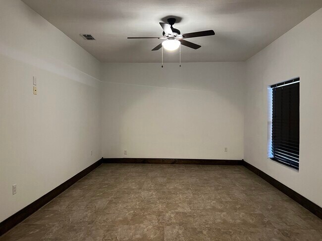 Building Photo - 1204 Musser St