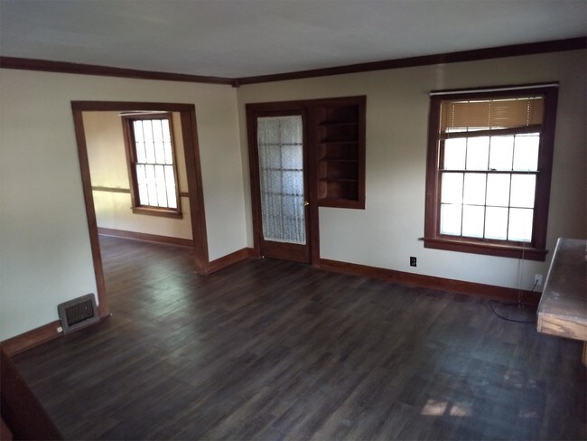 Building Photo - 904 E 17th St