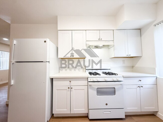 Building Photo - 13129 Oxnard St