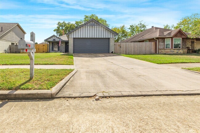 Building Photo - 12223 White River Dr