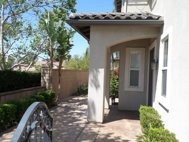 Building Photo - Wonderful Paseo Del Sol 5 Bedroom Home
