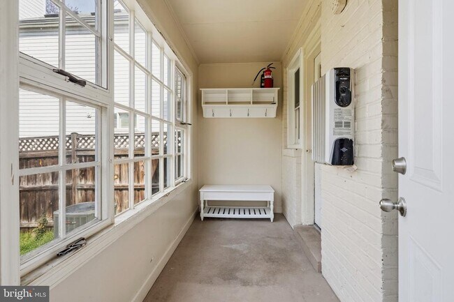 Building Photo - 3718 Farr Ave