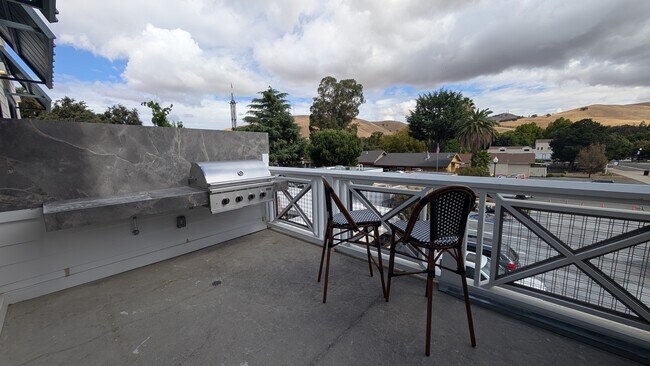 Building Photo - Rhine House Lofts