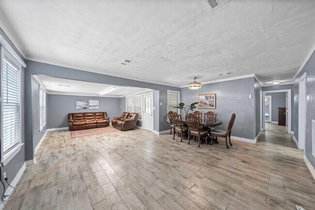 Building Photo - 105 Pompano Ave