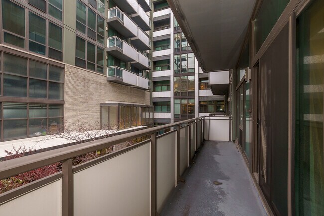 Building Photo - 660 W Wayman St