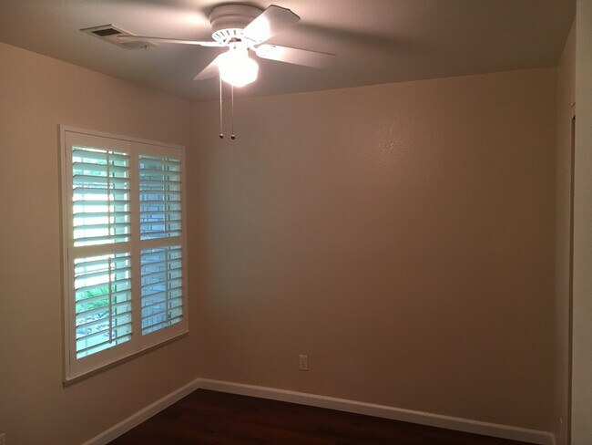 Building Photo - 412 Coralwood Rd