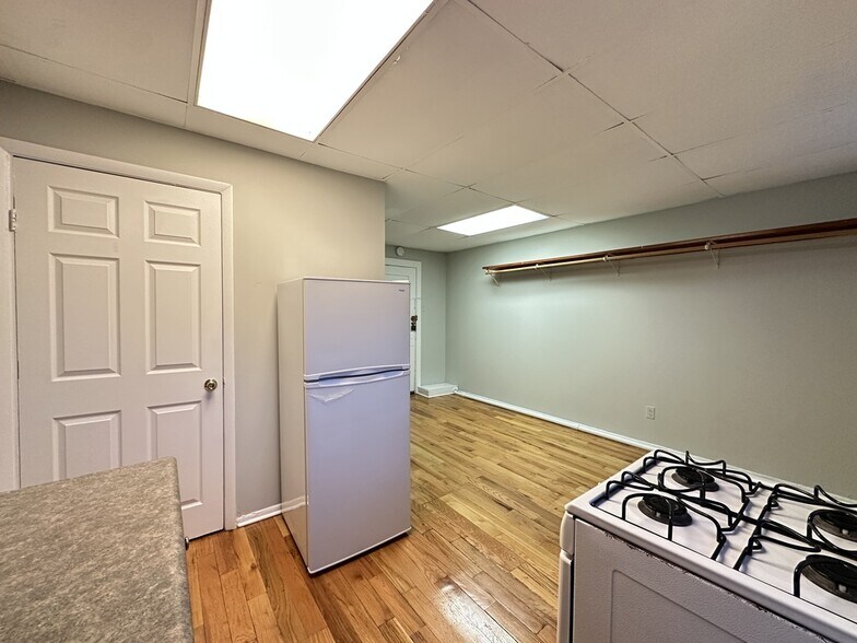 Building Photo - 4632 N Paulina St