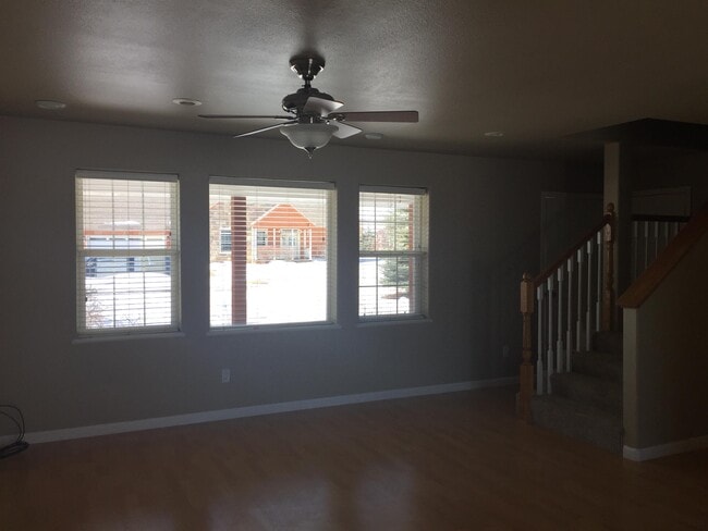 Building Photo - 441 Country Club Ln