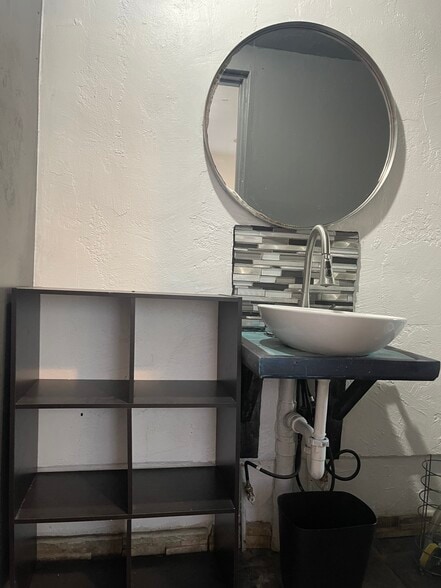 Building Photo - 2366 Nichols Canyon Rd