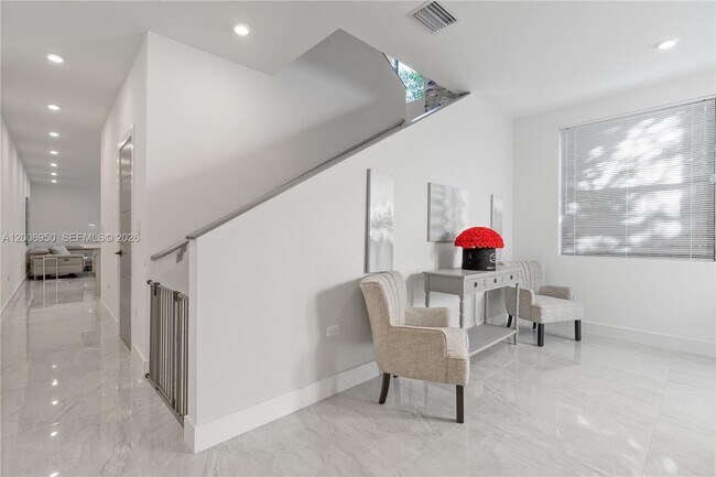 Building Photo - 2889 SW 33rd Ave